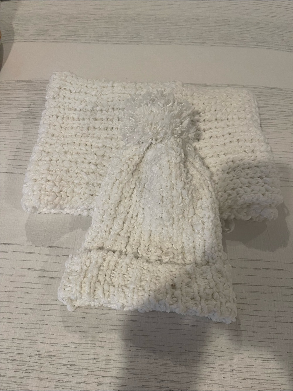 Sanoma winter hat & scarf wrap